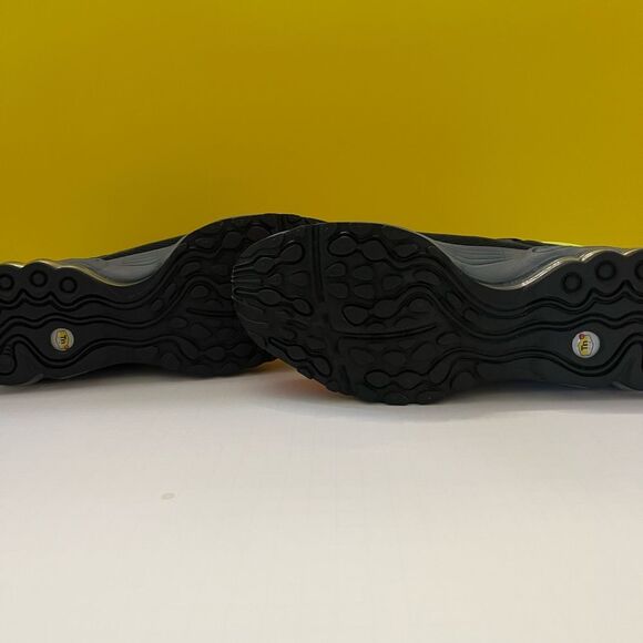 Nike Air Tuned Max Volt Total Orange 2022 - Picture 4 of 11